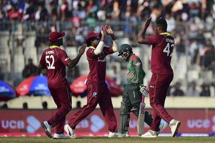 শ্বাসরুদ্ধকর ম্যাচে জিতে সমতায় ওয়েস্ট ইন্ডিজ