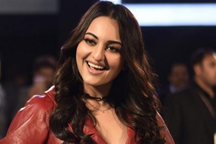 হেডফোন অর্ডার করে 'লোহার বাটখারা' পেলেন সোনাক্ষী!