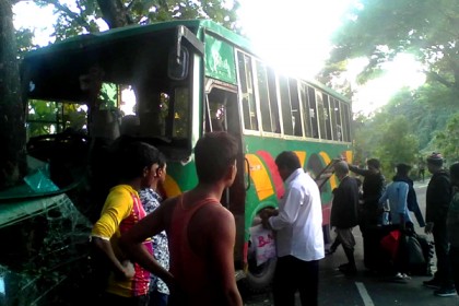লামায় বাস দুর্ঘটনায় আহত ২৭