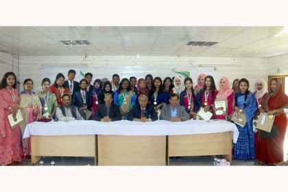 বরিশাল বিশ্ববিদ্যালয়ে ২৯ শিক্ষার্থীকে ডিন’স অ্যাওয়ার্ড প্রদান