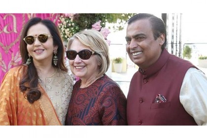 আম্বানি কন্যার বিয়েতে নাচলেন হিলারি ক্লিনটন