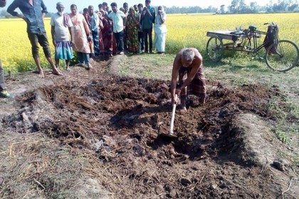 টাঙ্গাইলে মাটি খুঁড়ে প্রবাসীর লাশ উদ্ধার