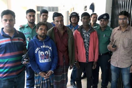 লুণ্ঠিত মালামাল বিক্রির সময় ৩ ডাকাত গ্রেফতার