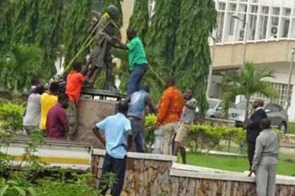 ঘানার বিশ্ববিদ্যালয় থেকে 'বর্ণবাদী' গান্ধীর মূর্তি উৎপাটন