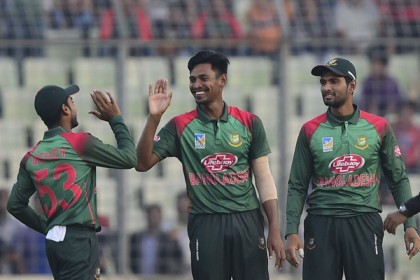 টস জিতে ফিল্ডিংয়ে টাইগাররা