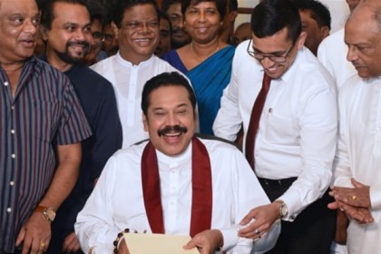 শ্রীলঙ্কার 'বিতর্কিত' প্রধানমন্ত্রী মাহিন্দা রাজাপক্ষের পদত্যাগ