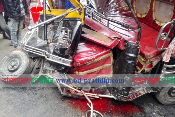 টাঙ্গাইলে সড়ক দুর্ঘটনায় নিহত ৩, আহত ৪