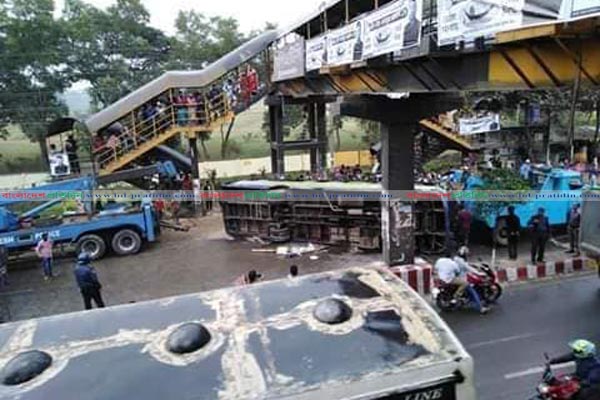 সাভারে পৃথক দুর্ঘটনায় মা-মেয়েসহ নিহত ৩