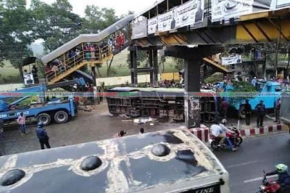 সাভারে পৃথক দুর্ঘটনায় মা-মেয়েসহ নিহত ৩