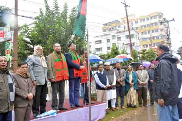 দিনাজপুরে জাতীয় পতাকা উত্তোলন দিবস পালন

