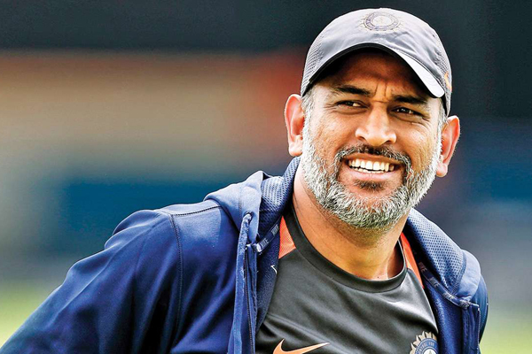 যুক্তরাষ্ট্রে ধোনির ভক্তের অবাক করা কাণ্ড!
