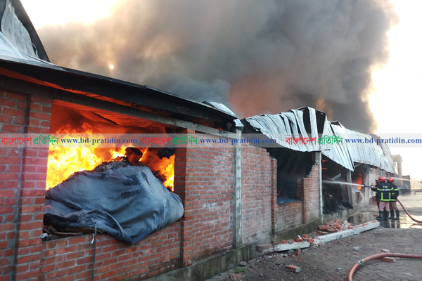 শ্রীপুরে জুট মিলে অগ্নিকাণ্ড