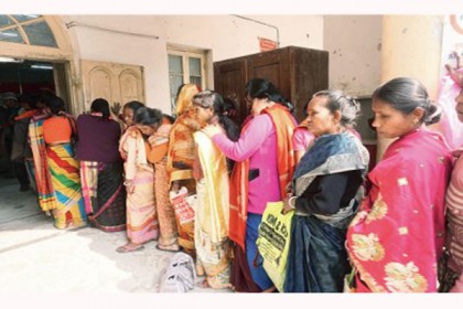 অ্যাকাউন্ট খুললেই ঢুকবে লাখো টাকা, হাজারো মানুষের ভিড়