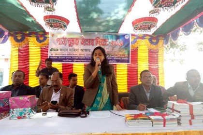 মেহেরপুরে বই উৎসবে ৪ লাখ পাঠ্যপুস্তক বিতরণ 
