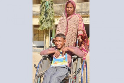 বগুড়ায় বই উৎসবে শিক্ষার্থীরা পেল পাঠ্যপুস্তক

