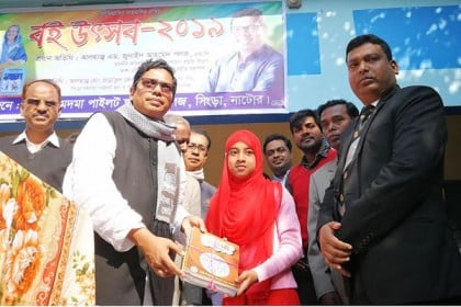 সিংড়ায় বই উৎসব অনুষ্ঠিত