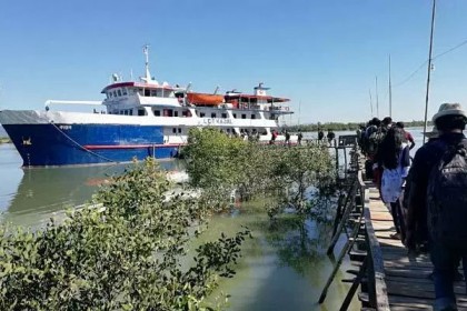 টেকনাফ-সেন্টমার্টিন নৌরুটে জাহাজ চলাচল শুরু