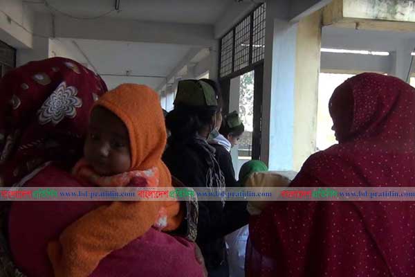 পঞ্চগড়ে হাড় কাঁপানো শীত, রোগে আক্রান্ত হচ্ছে শিশু-বয়স্করা