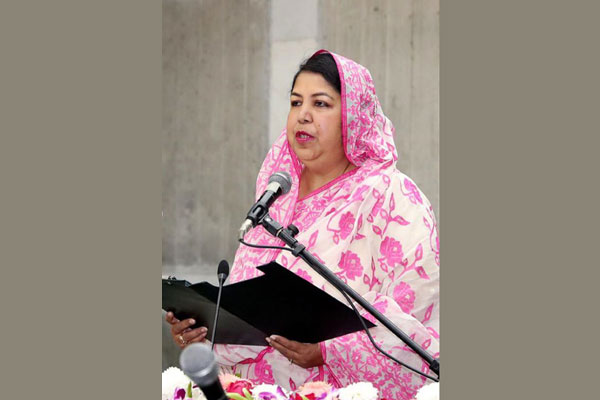 নিজেই নিজের শপথ নিলেন স্পিকার