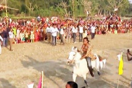 নকলা মাতিয়ে গেল 'হর্স গার্ল' তাসমিনা