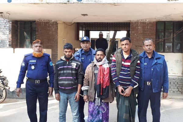 বোয়ালমারীতে ইয়াবাসহ তিন মাদক ব্যবসায়ী আটক