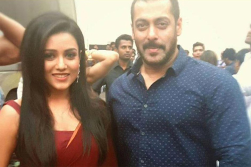 সালমান খানের সঙ্গে কে এই বাঙালি নারী?