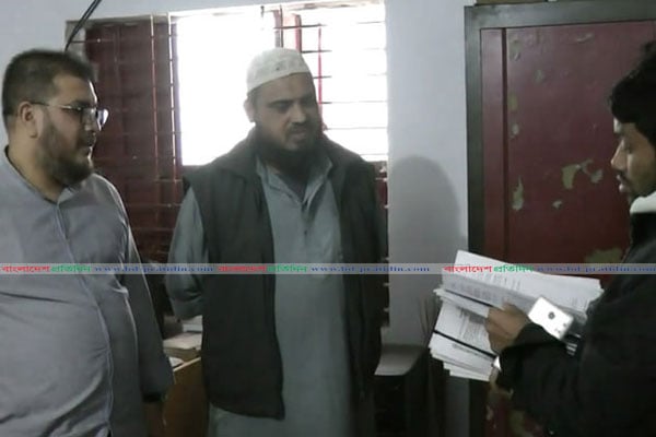 নাটোরে পরীক্ষার খাতা জালিয়াতি চক্রের সদস্য আটক