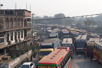 ঢাকা-চট্টগ্রাম মহাসড়কে তীব্র যানজট, দুর্ভোগে যাত্রীরা 

