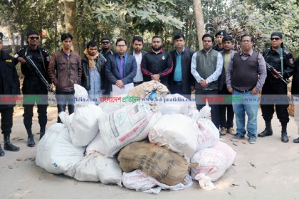 টাঙ্গাইলে ৮৫০ কেজি পলিথিন জব্দ, ৫০ হাজার টাকা জরিমানা