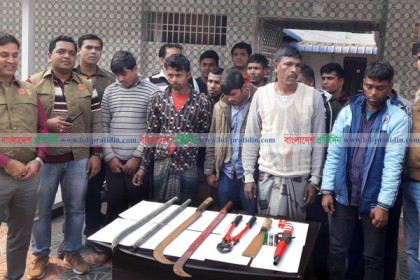 কুমিল্লায় অস্ত্র-গুলিসহ ১০ ডাকাত গ্রেফতার

