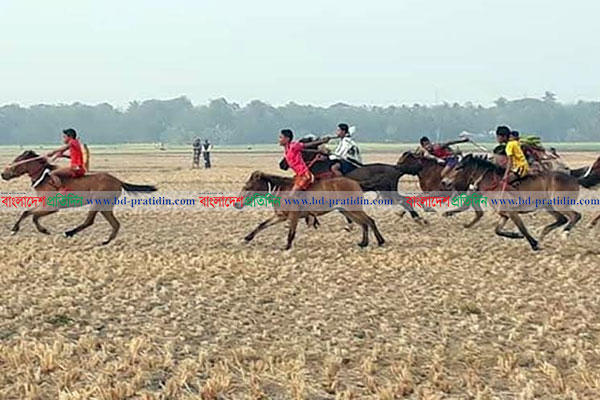মাগুরায় ঐতিহ্যবাহী ঘোড়া দৌঁড় প্রতিযোগিতা