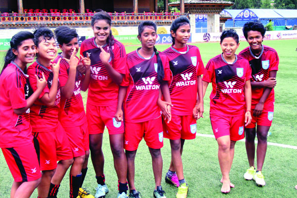 পাঁচ বছর বিয়ে করতে পারবে না নারী ফুটবলাররা

