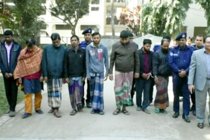 নওগাঁয় চুরি যাওয়া স্বর্ণের ১১৩ ভরি কুমিল্লা থেকে উদ্ধার, গ্রেফতার ৮