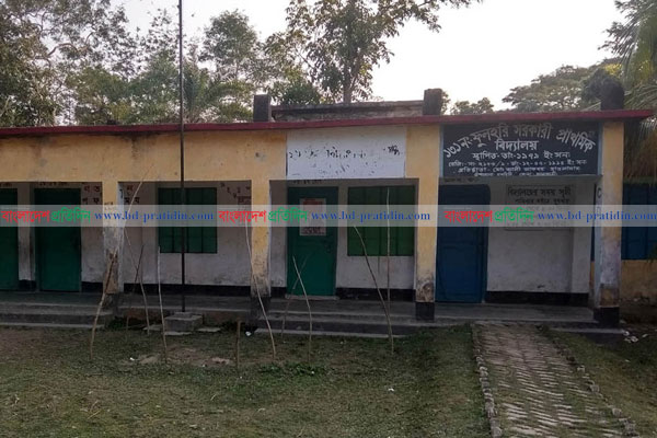 দুপুর আড়াইটার আগেই স্কুল ছুটি!