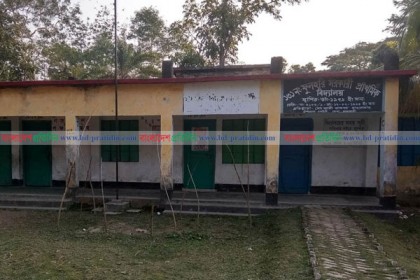 দুপুর আড়াইটার আগেই স্কুল ছুটি!