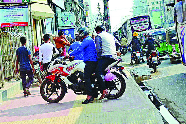 ভয়ঙ্কর মোটরবাইকাররা