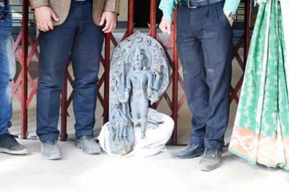 কাহারোলে কষ্টি পাথরের বিষ্ণুমূর্তি উদ্ধার 

