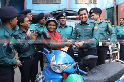 সেই নারী উবারচালকের স্কুটি উদ্ধার, প্রতারক গ্রেফতার