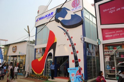 বাণিজ্য মেলায় ওয়াকার ফুটওয়্যারে ৫০% ছাড়