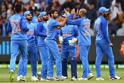 সিরিজ নির্ধারণী ম্যাচে অস্ট্রেলিয়ার বিপক্ষে ফিল্ডিংয়ে ভারত