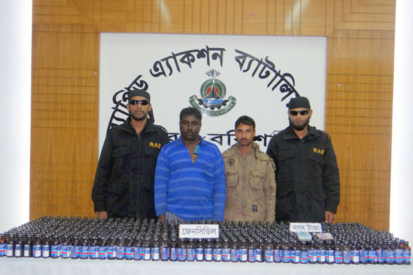 বরিশালে ট্রাক বোঝাই ফেন্সিডিলসহ আটক ২
