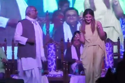অভিনেত্রীর সঙ্গে নাচের ভিডিও ভাইরাল, সমালোচনার মুখে সংসদ সদস্য 
