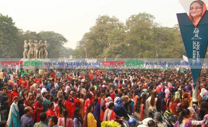 আওয়ামী লীগের বিজয় সমাবেশে নেতাকর্মীদের ঢল