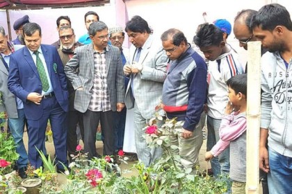 নানা রং'র বর্ণিল ফুলের সমারোহ নিয়ে পাবনায় পুষ্পমেলা শুরু