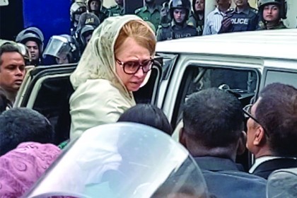 খালেদা জিয়াকে গ্রেফতারের নির্দেশ

