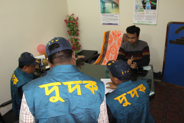 পাবনায় ৩ হাসপাতালে দুদকের অভিযান

