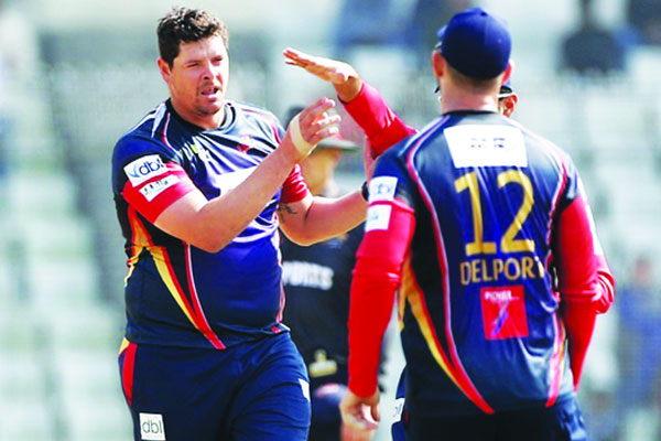 ফ্রাইলিঙ্কের ব্যাটে মুশফিকদের হাসি