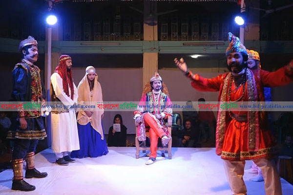 ববি শিক্ষার্থীদের পরিবেশনায় যাত্রাপালা ‘দাতা হাতেম তায়ী’