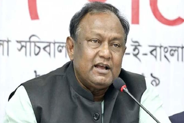 ‘টেবিলের এদিকে বসেছি বলে সুর পাল্টাব না’