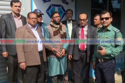 বরিশালে ইউপি চেয়ারম্যান গ্রেফতার 